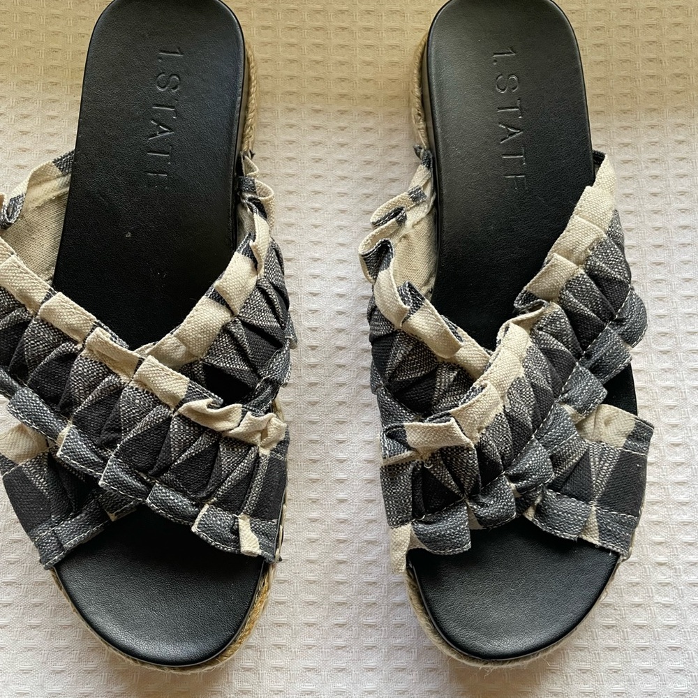 NWT 1. State Women's Black and Cream Espadrilles